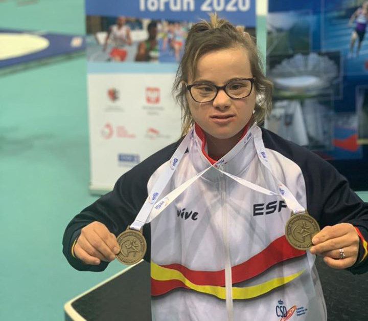 La atleta del club CODA Blanca Betanzos sigue haciendo historia con sus dos medallas de oro en el Mundial de Pista Cubierta de Torun (Polonia)