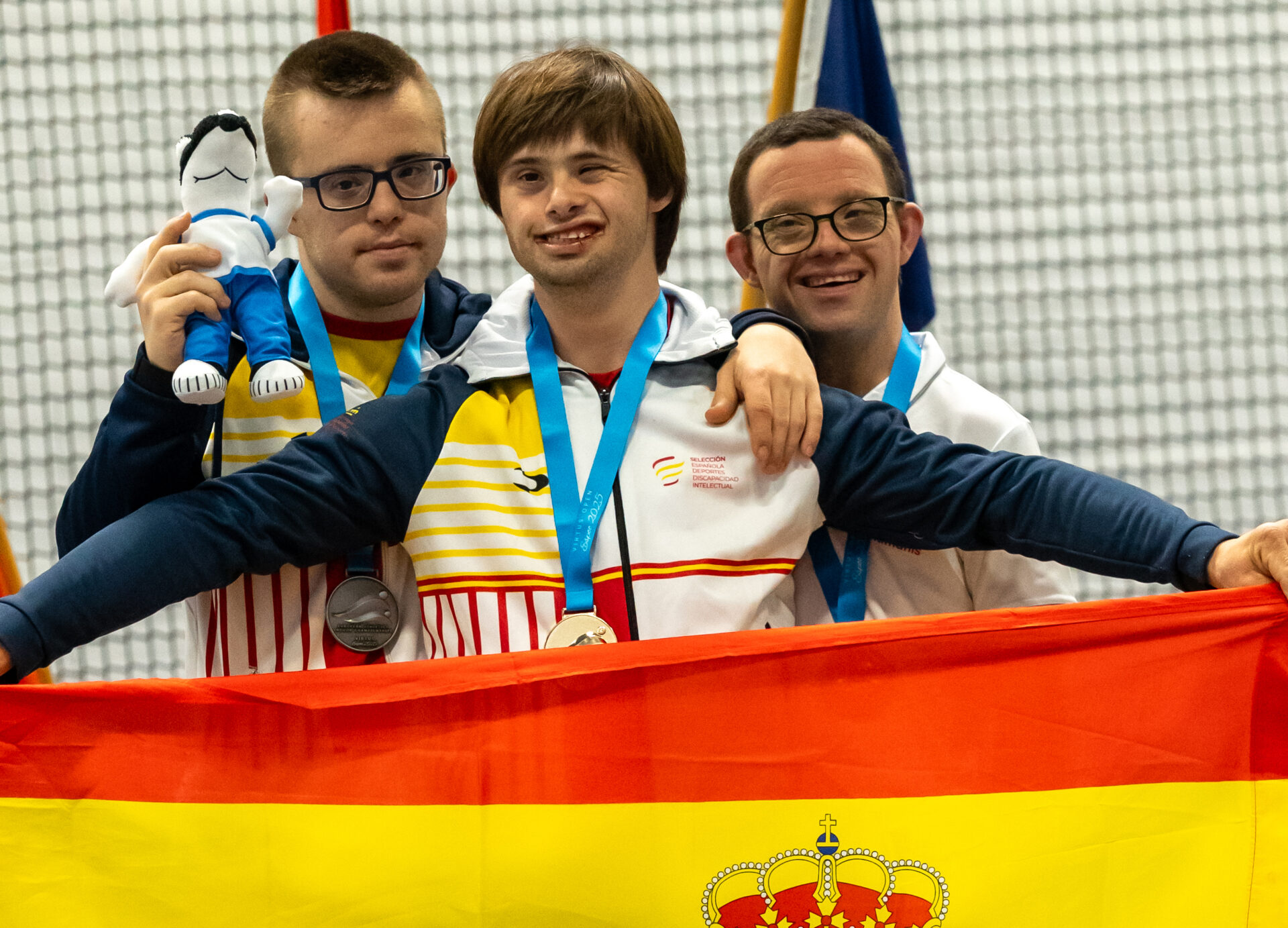 Blanca Betanzos y Nicolás Castaño logran cuatro medallas para España en el Campeonato del Mundo y de Europa en pista cubierta Virtus 2025